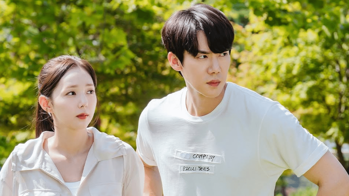 Yoo Yeon Seok and Chae Soo Bin in Netflix K-drama When The Phone Rings