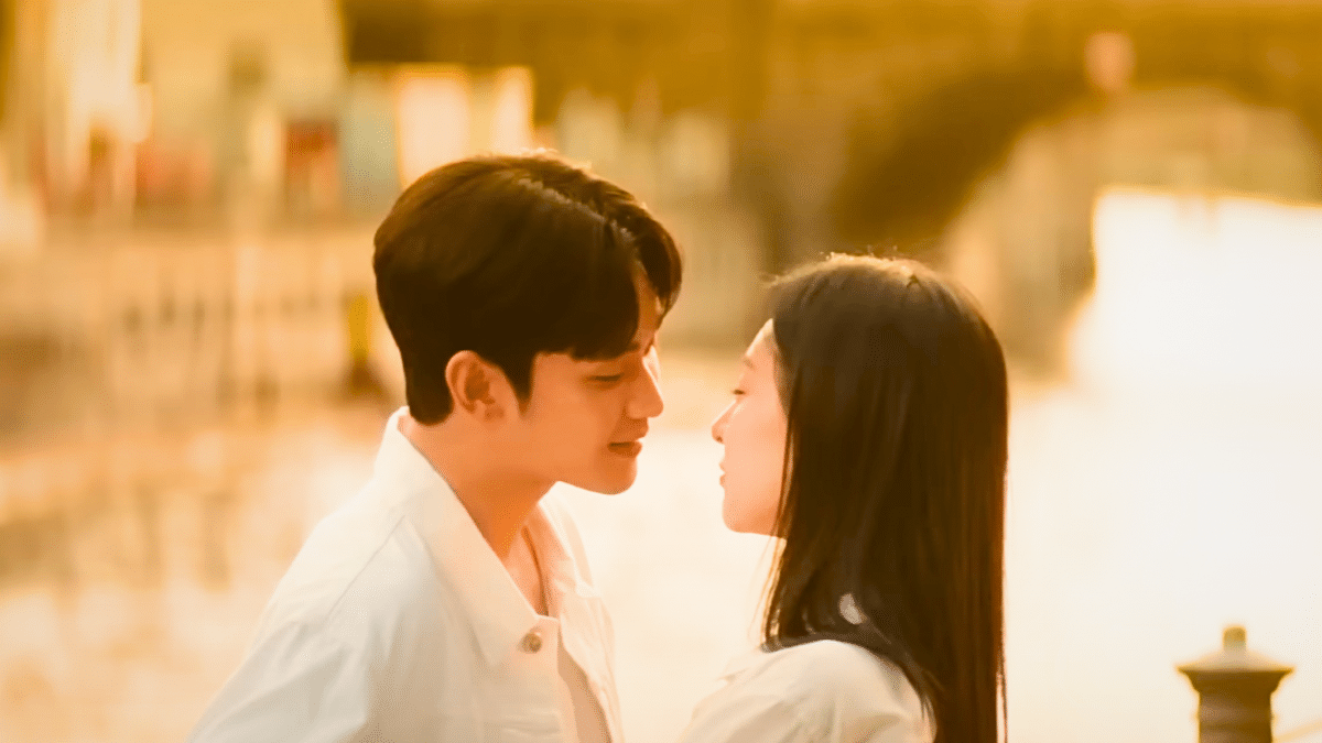 Kim Soo Hyun and Kim Ji Won's dating rumor comes to an end as the actor clarifies